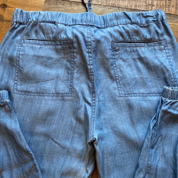 Tommy Bahama Denim Jogger - Picture 7 of 8